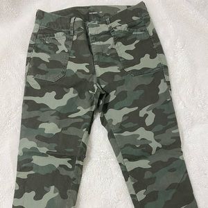 Green military print pants